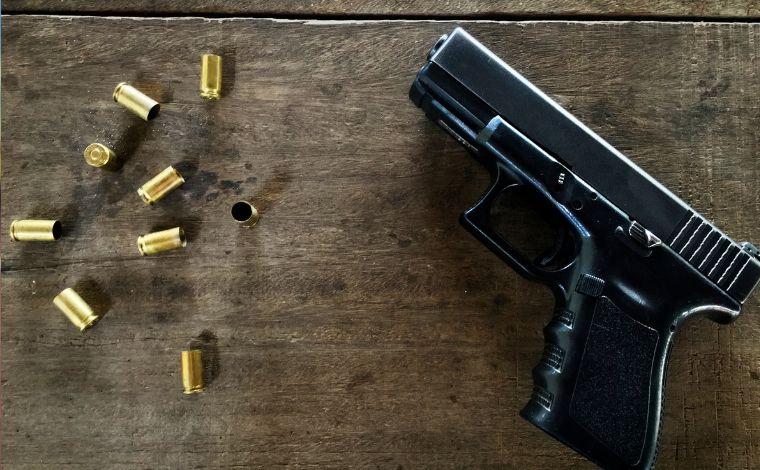 Foto: Freepik - No momento dos tiros, o morador encontrava-se dentro do imÃ³vel acompanhado de familiares e relatou ter escutado barulhos semelhantes a disparos, o que o levou a verificar o que havia acontecido