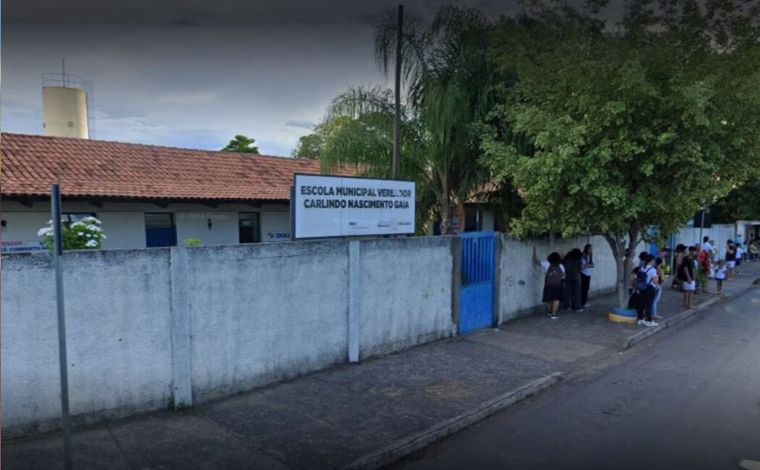 Foto:Google Street View - O Corpo de Bombeiros foi acionado por volta de 21h30. Foram utilizados 2.000 litros de Ã¡gua no combate Ã s chamas, que se concentraram no almoxarifado da escola. O cÃ´modo continha produtos de limpeza, livros e outros materiais