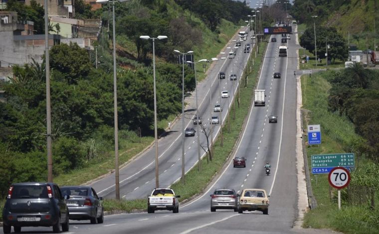 Foto: Douglas Magno/O Tempo - Segundo a concessionÃ¡ria, os trabalhos tÃªm como objetivo reforÃ§ar a seguranÃ§a viÃ¡ria e melhorar as condiÃ§Ãµes de trÃ¡fego para os motoristas. As intervenÃ§Ãµes ocorrem em 13 municÃ­pios mineiros ao longo da BR-040