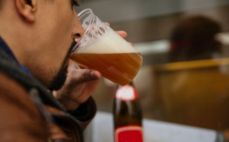 Foto: Ilustrativa - Segundo o especialista, o Ã¡lcool presente na cerveja e em outras bebidas pode desencadear dois problemas principais: prostatite (inflamaÃ§Ã£o dolorosa) e, em casos extremos, cÃ¢ncer