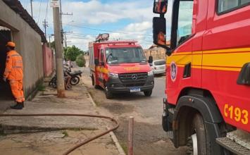 Incêndio atinge residência em Sete Lagoas e bombeiros resgatam mulher e cachorro