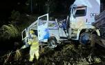 Colisão entre carreta e van deixa 9 mortos e 10 feridos na BR-251, em MG