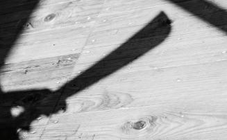 Após término, homem atropela ex e atinge novo namorado dela com facão em MG