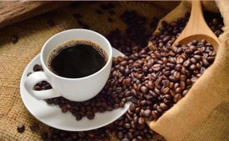 Café e saúde: veja 8 benefícios e pontos negativos da bebida mais consumida do país
