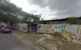 Cinco estudantes sofreram ferimentos após ataque de pitbull em escola na Grande BH