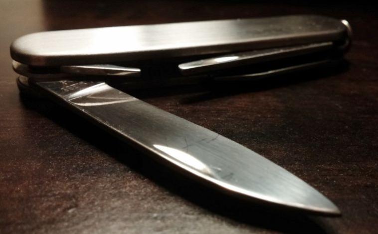 Homem se irrita ao ser chamado de ‘pequeno’ em bar e esfaqueia colega na Grande BH