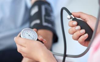Pesquisa aponta que equilíbrio entre potássio e sódio é chave no controle da hipertensão