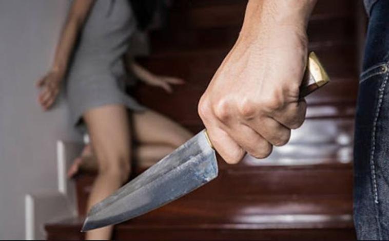 Homem é preso após esfaquear companheira na frente da filha e tentar agredir policial na Grande BH