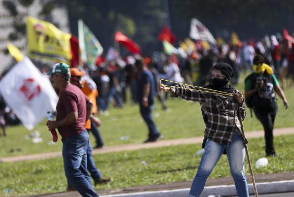  Temer convoca Forças Armadas para conter excessos de manifestantes