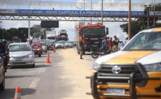 Óleo na pista do Anel Rodoviário de BH provoca sequência de acidentes neste domingo
