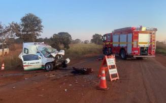 Colisão entre ambulância e carreta deixa três mortos e dois feridos na MGC-154