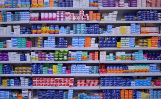 Farmácias em supermercados: entenda a ‘briga’ entre os setores e detalhes sobre projeto de lei