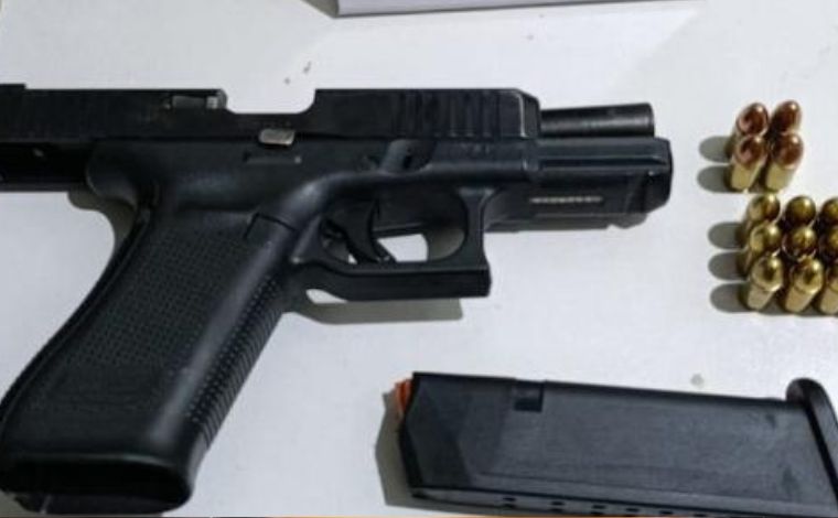 MS: criança de 2 anos pega arma do pai e mata mãe com tiro acidental