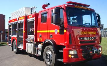 Incêndio atinge apartamento na Grande BH e bombeiros resgatam morador recém-operado