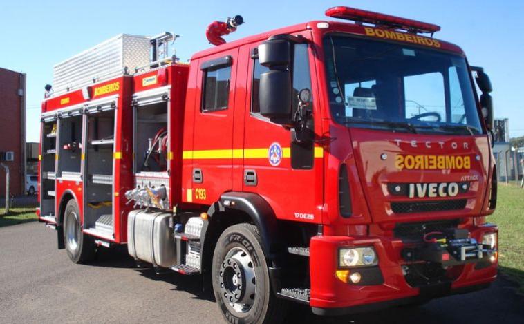 Incêndio atinge apartamento na Grande BH e bombeiros resgatam morador recém-operado