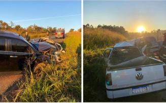Casal morre após colisão entre picape e caminhonete na BR-365, em MG