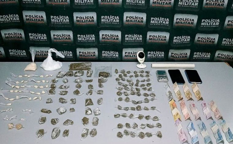 Homem é preso por tráfico após tentar descartar drogas em Sete Lagoas