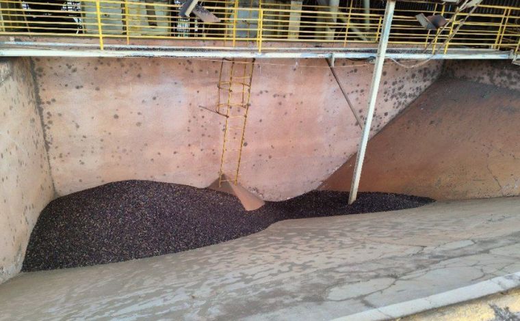 Trabalhador morre após ser soterrado por grãos de café no interior de Minas 