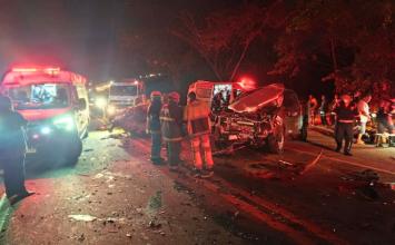 Homem e bebê de 4 meses morrem em acidente na MG-050; quatro pessoas ficaram feridas