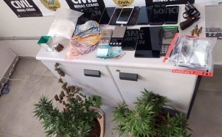 Vídeo: Polícia Civil apreende armas, drogas e dinheiro em ação contra o tráfico em Sete Lagoas