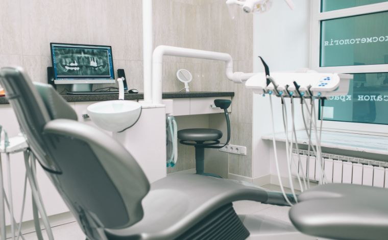 Foto: Ilustrativa - Durante o atendimento, a dentista, de 35 anos, relatou que o paciente passou a demonstrar atitudes inadequadas de cunho sexual quando o procedimento estava prÃ³ximo do fim