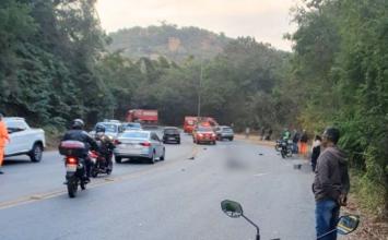 Acidente entre carro e motocicletas deixa dois mortos e feridos na Grande BH