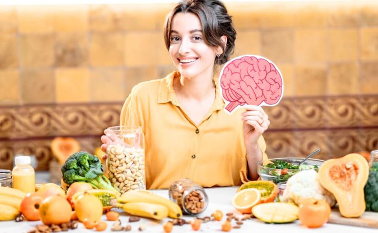 Foto: Shutterstock - Ansiedade, cansaÃ§o e dificuldade para relaxar indicam que corpo e mente precisam de cuidados. PressÃµes do dia a dia afetam silenciosamente a qualidade de vida, e a alimentaÃ§Ã£o pode ser uma aliada importante no equilÃ­brio mental