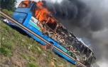 Vídeo: Ônibus fica completamente destruído após pegar fogo no Anel Rodoviário em BH