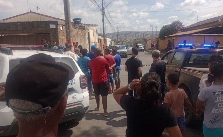 Foto: ReproduÃ§Ã£o/Redes sociais - A mulher baleada no sÃ¡bado (19) recebeu atendimento mÃ©dico e sobreviveu ao ataque. AtÃ© o momento, a PM nÃ£o divulgou detalhes sobre o estado de saÃºde do suspeito