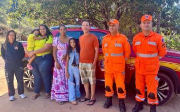 Menina de 10 anos usa manobra que aprendeu na escola e salva a vida de vizinha em MG