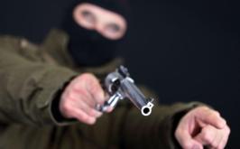 Vigilante tem arma e colete levados em assalto a supermercado em Sete Lagoas