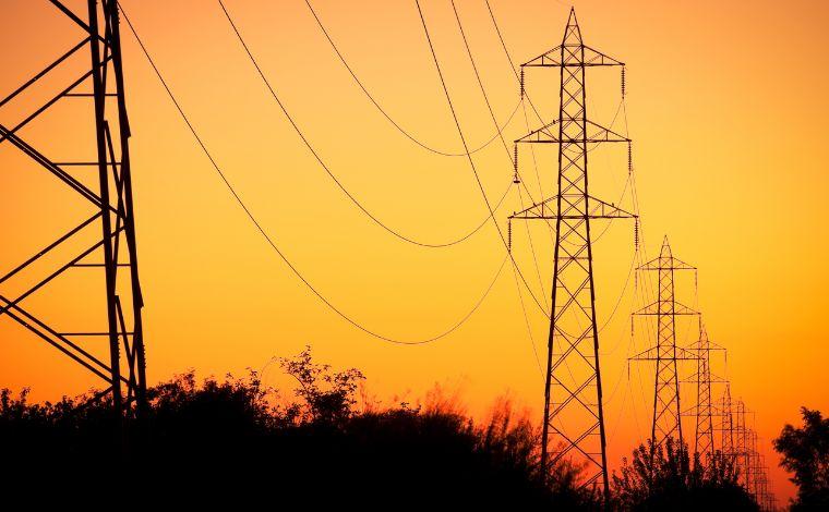 Aneel aciona bandeira vermelha patamar 2 e confirma aumento na conta de luz em agosto