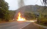 Vídeo: Explosão de caminhão-tanque interdita BR-040 e causa congestionamento 