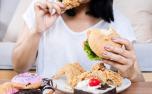 Não consegue parar de comer? Conheça 7 sinais de uma possível compulsão alimentar