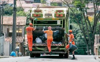 Vacinação obrigatória é instituída para coletores de lixo em Sete Lagoas