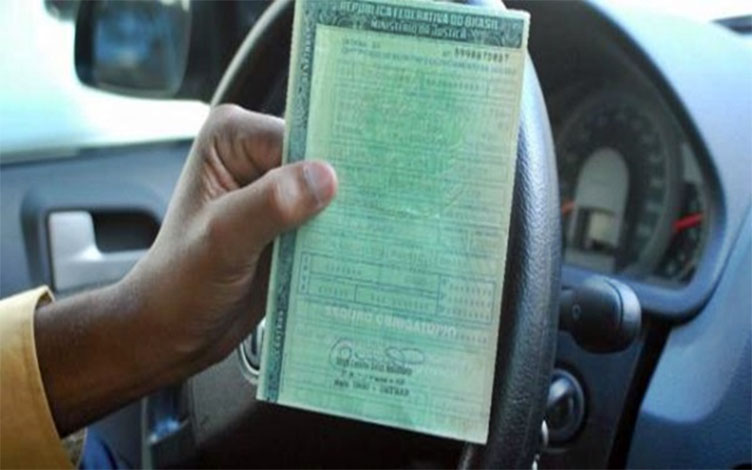 Proprietários de veículos com final de placa de 1 a 5 devem portar CRLV 2017 a partir de hoje