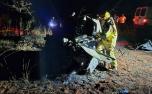 Colisão entre carro e carreta deixa cinco mortos, entre eles uma criança, na rodovia MGC-497