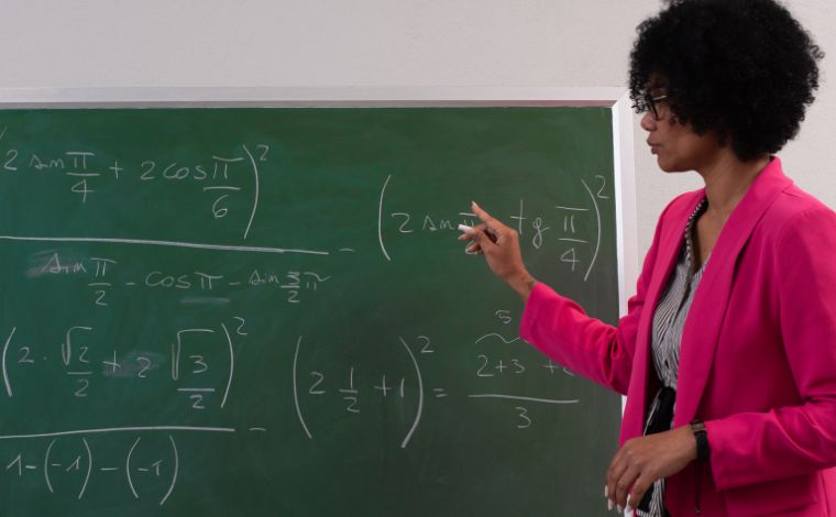 Foto: Ilustrativa - O processo seletivo representa uma das maiores oportunidades para ingresso no serviÃ§o pÃºblico da educaÃ§Ã£o em Minas. As inscriÃ§Ãµes devem ser feitas exclusivamente pela internet