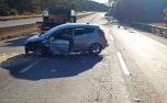 Carro capota na Fernão Dias e deixa criança morta e quatro feridos na Grande BH
