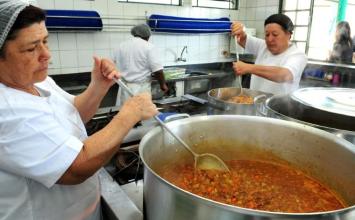 Alimentos afetados por tarifaço de Trump poderão ir para merenda escolar
