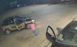 Mulher escapa de sequestro do ex-companheiro após saltar de carro em posto de gasolina em Corinto