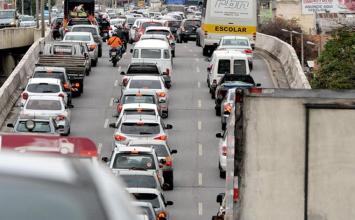 Exigência do CRLV começa nesta segunda-feira (1º) para veículos com placas final 1, 2 e 3