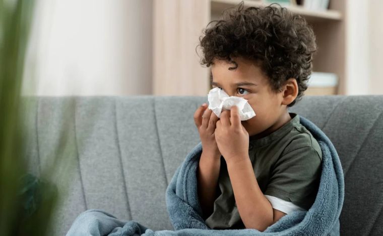 Foto: Freepik - As mudanÃ§as climÃ¡ticas prejudicam a saÃºde respiratÃ³ria das crianÃ§as, principalmente as mais vulnerÃ¡veis, o que aumenta o risco de desenvolvimento de doenÃ§as alÃ©rgicas e infecÃ§Ãµes