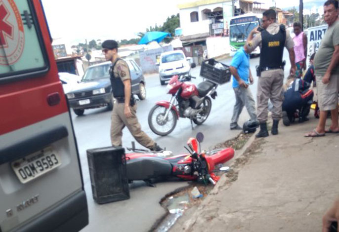 Acidente deixa motociclista ferido em colisão frontal no Braz Filizola