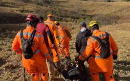 Piloto de parapente fica ferido após queda durante voo recreativo no interior de Minas