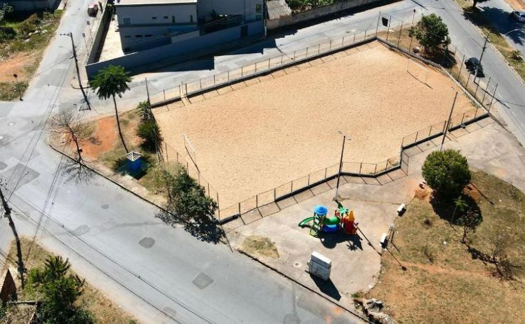 Prefeitura de Sete Lagoas anuncia construção de quadra sintética no bairro Belo Vale
