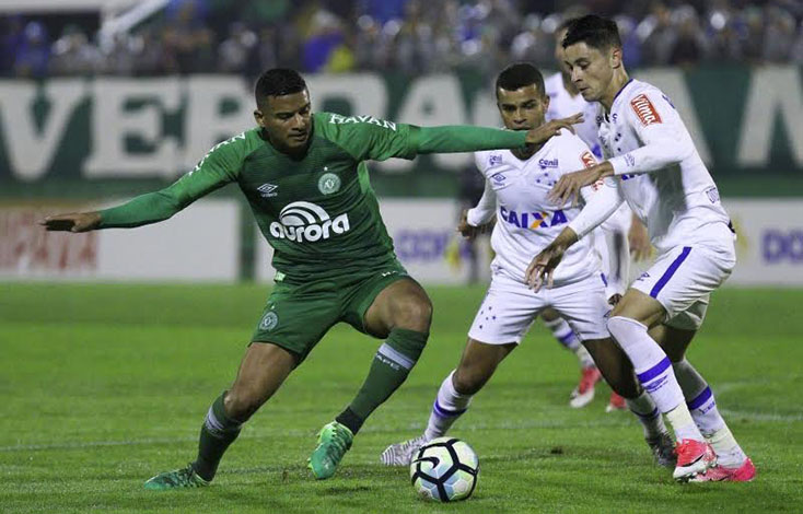 Apesar de atuação fraca, Cruzeiro se classifica às quartas da Copa do Brasil