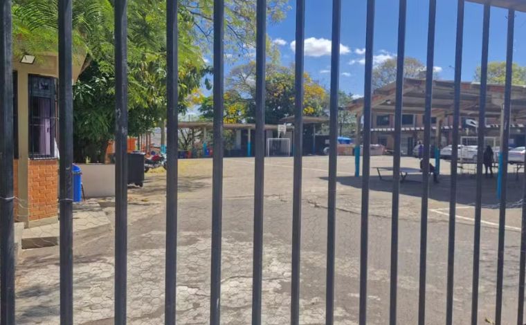 Foto: Andressa Souza/EPTV - Os militares foram informados de que os trÃªs alunos tinham ido para os fundos da instituiÃ§Ã£o, onde hÃ¡ um barranco, para 