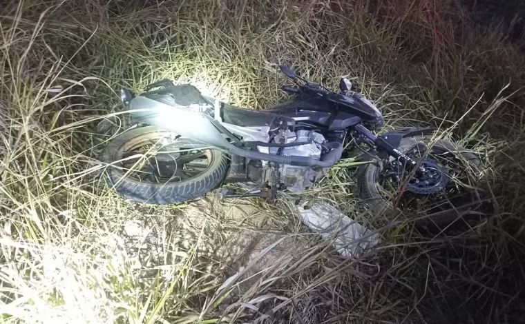 Motociclista morre após perder controle da moto e cair em buraco na MG-423, em Papagaios