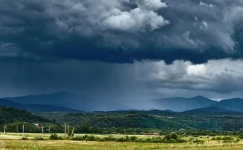 Inmet emite alerta de chuva intensa e risco de granizo para 388 cidades de Minas Gerais